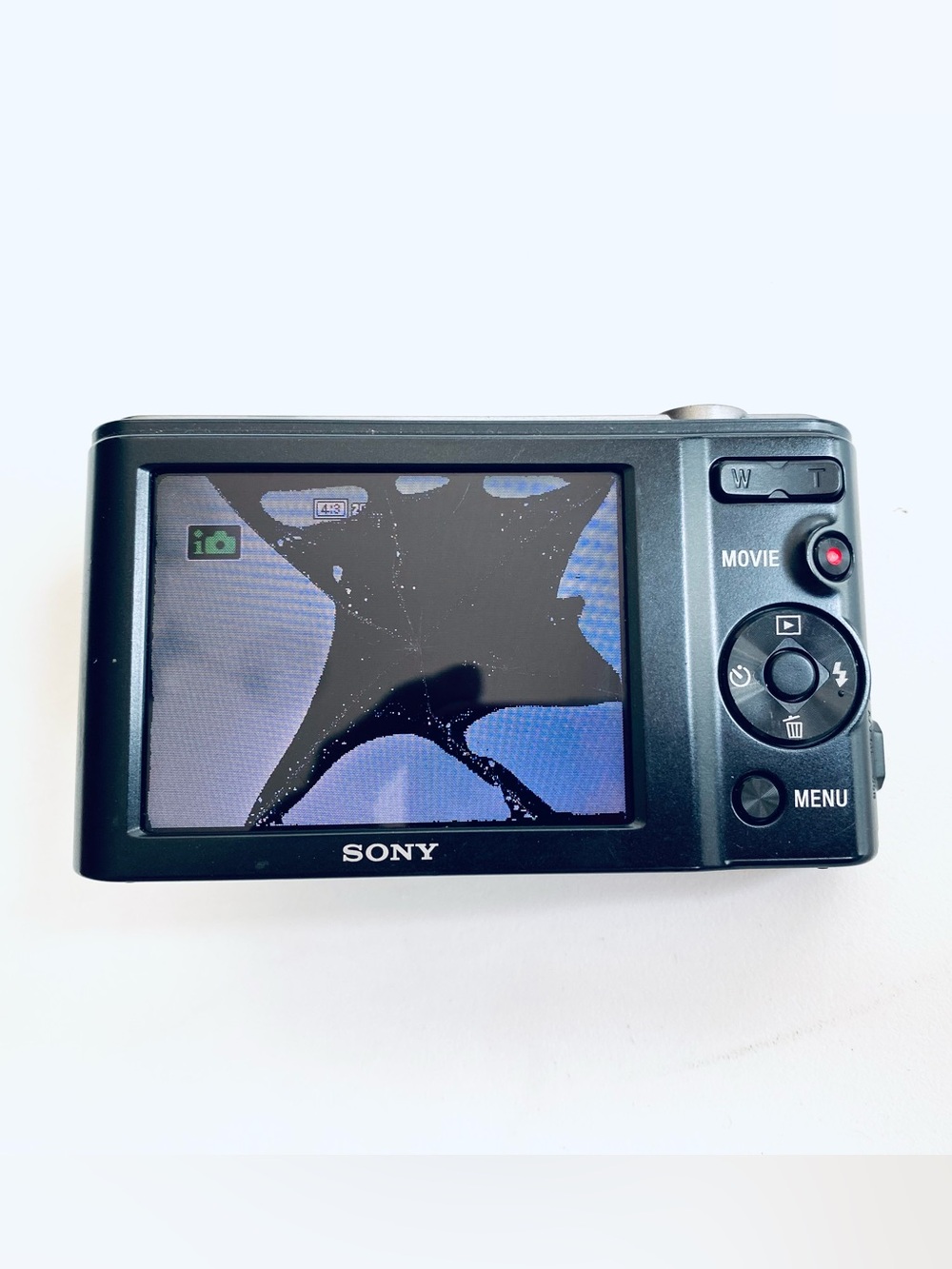 Sony CyberShot DSC-W800 Compact Digital Camera in Black with LCD Screen Broken